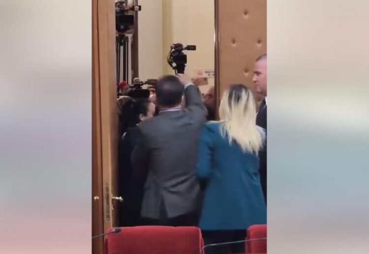 VIDEO/ Përplasja te ‘Zgjedhorja’, Vasili: Grushti i shtetit vazhdon