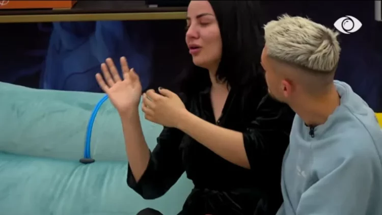 E rënduar psikologjikisht, Sara shpërthen në lot. Ç’po ndodh me banoren (VIDEO)