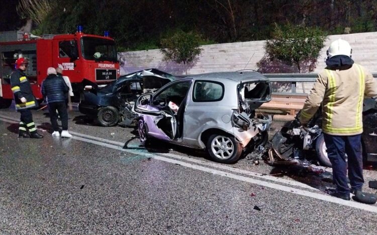 Aksidenti me 4 të vdekur, dalin pamjet nga vendngjarja, Makinat të shtypura komplet