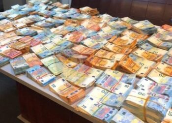 Mbi 800 mijë euro të padeklaruara, e pëson biznesmeni shqiptar
