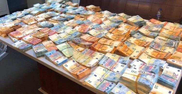 Mbi 800 mijë euro të padeklaruara, e pëson biznesmeni shqiptar