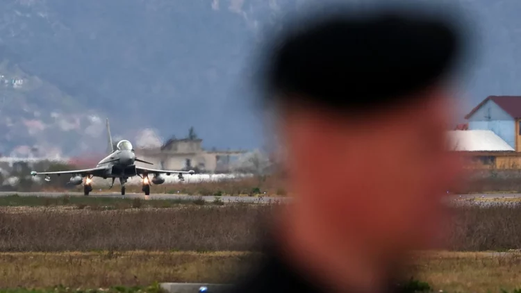 Dendias mungoi në ceremoninë e bazës së Kuçovës, Peleshi i përgjigjet “Kathimerinit”