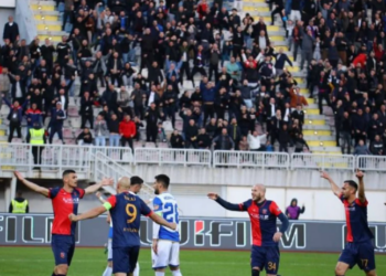 Festë në Shkodër, Vllaznia dominon Tiranën dhe afrohet me kreun