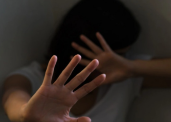 17 adoleshentë përdhunojnë një 12-vjeçare