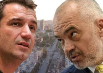 Rilindja “hap thesin”, josh turistët me një Tiranë që nuk ekziston më