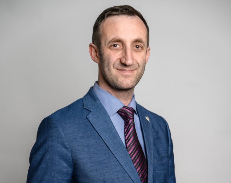 Një shqiptar zgjidhet President i Këshillave Ndërfetarë të Europës