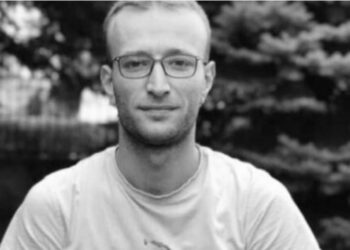 U gjet pa shenja jete pranë varrit të babait, familja e Triumf Feratit hap dyert e mortit