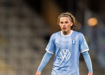 Pjesë e Suedisë, mesfushori shkatërrues zgjedh kuqezinjtë