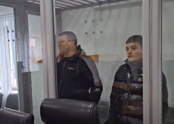 Të qetë brenda ‘kafazit’ të xhamit, Gjykata lë në burg 2 të rinjtë