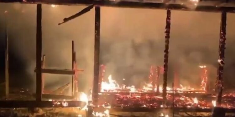 VIDEO/ Shkrumbohet një lokal në Radhimë, shkak…