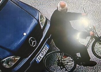 Makina godet biçikletën, plagoset rëndë i moshuari