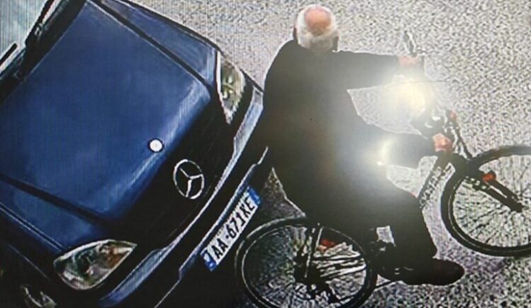 Makina godet biçikletën, plagoset rëndë i moshuari