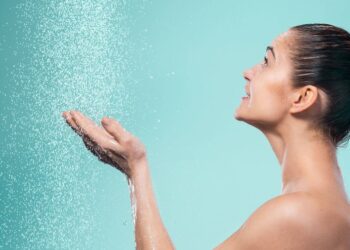 Këto janë gabimet e zakonshme që bëni gjatë dushit