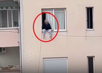 VIDEO/ E rëndë në Tiranë, gruaja tenton të hidhet nga dritarja