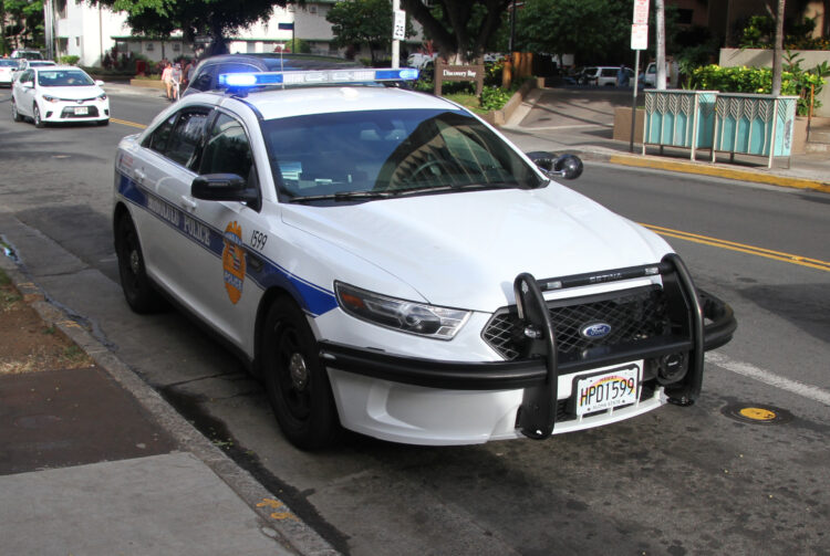 Burri qëllon me thikë gruan dhe fëmijët, më pas kryen vetëvrasje