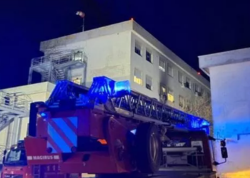 Pacienti ndez cigare gjatë terapisë me oksigjen, spitali merr flakë