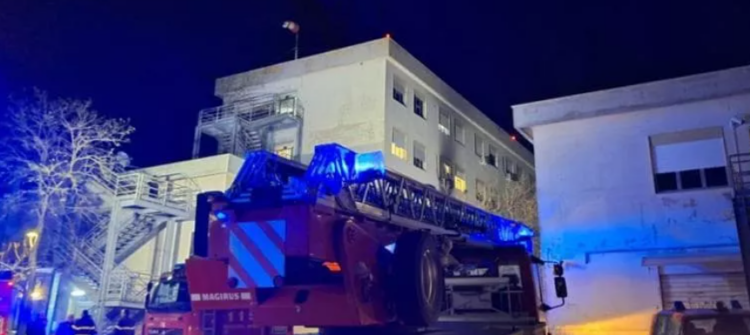 Pacienti ndez cigare gjatë terapisë me oksigjen, spitali merr flakë