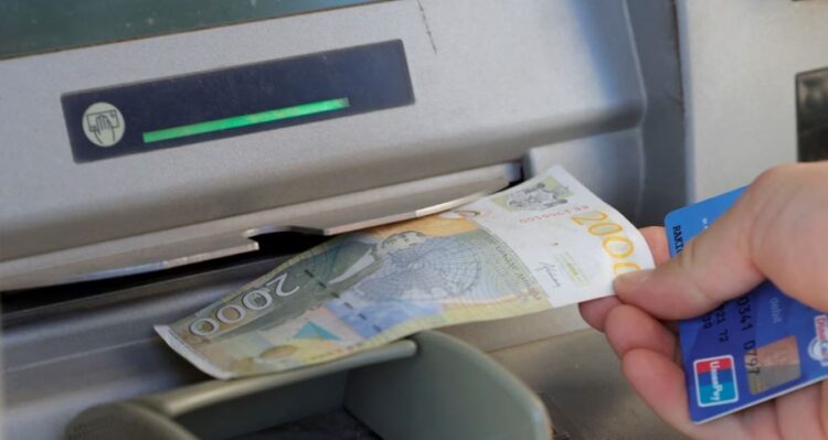 Hapen bankomate për serbët e Kosovës afër vendkalimeve kufitare