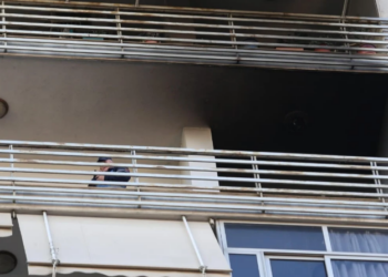 Përfshihet nga flakët apartamenti në Tiranë