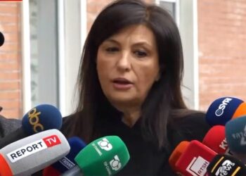 Topalli para mbledhjes së kryesisë: Lider nuk të bën karrigia, por…