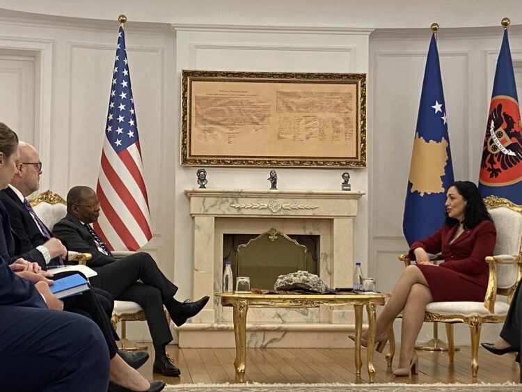 Osmani takon Robinson: SHBA ka dhënë kontribut në çdo hap tonin…