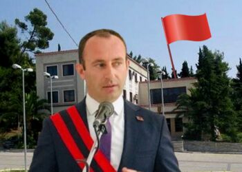 Hajdari i Kuçovës harxhon 96 MLN lekë për flamuj e banderola, tenderi “skuqet” nga shkeljet