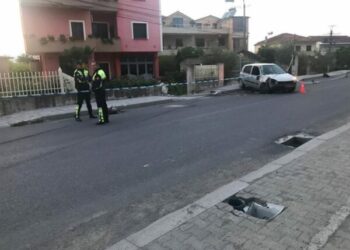 E dehur pas Festës së 8 Marsit, shoferja përplas një tjetër automjet