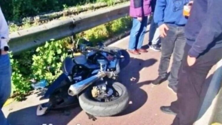 Vdes 31-vjeçari shqiptar në Greqi, përplaset me një bashkëatdhetare