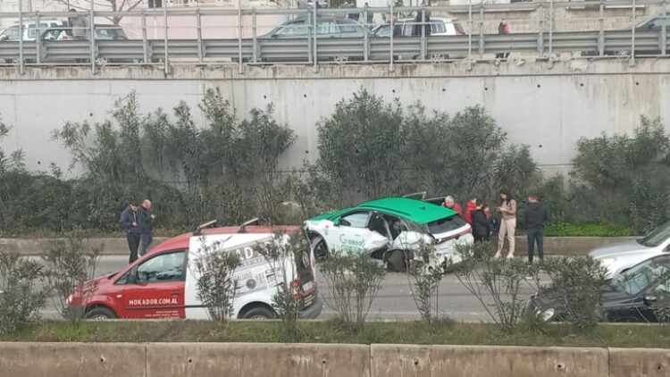 Aksident i 3-fishtë në Tiranë, në një nga makinat ndodheshin edhe fëmijë