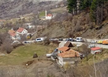 Aksident në rrugën e Arbrit, përplaset furgoni me pasagjerë