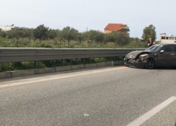 Aksident në aksin Durrës-Rrogozhinë, makina përplaset me…