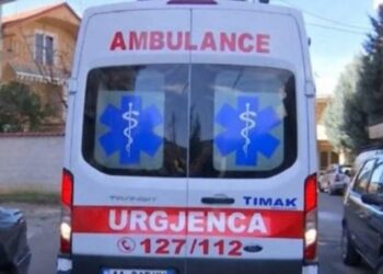 70-vjeçari i jep fund jetës, hidhet nga pallati në Korçë