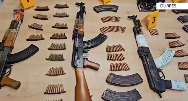 Furnizonin me armë grupet kriminale, zbulohet baza në Shkallnur