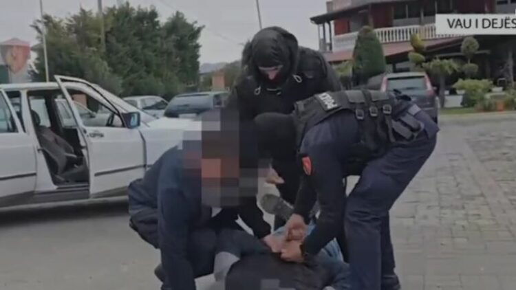 EMRAT/ Me fara kanabisi dhe kokainë në makinë, arrestohen dy persona