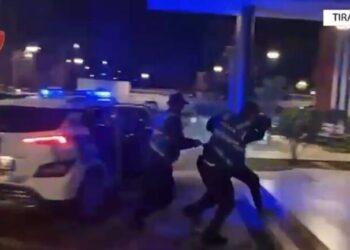 Dhunuan fqinjin, arrestohet 38-vjeçari dhe procedohet i vëllai