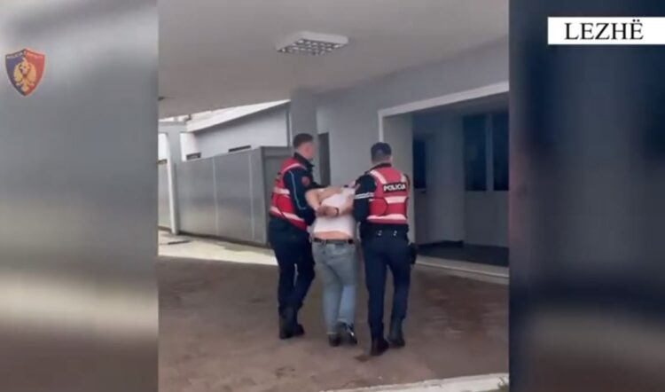 EMRI/ Me pistoletë gati për qitje, arrestohet 36-vjeçari në Lezhë