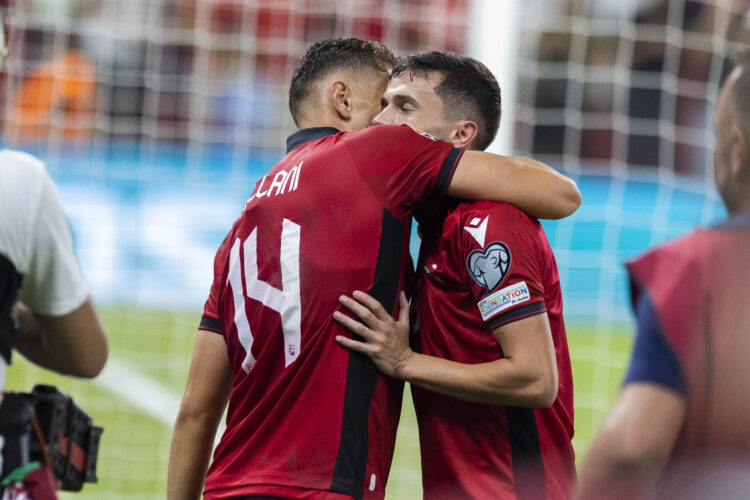 Asllani feston ditëlindjen, Asani me urimin e veçantë: O i bukuri im!