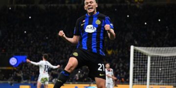 Asllani fiton zemrat e tifozëve, e zgjedhin lojtarin më të mirë