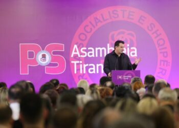 Hipokrizia e Veliajt/ Drejtorët në qeli, ligjëron për partinë