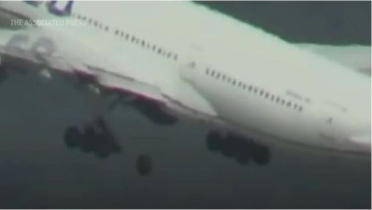 Avioni bën ulje emergjente, humbi një rrotë gjatë ngritjes