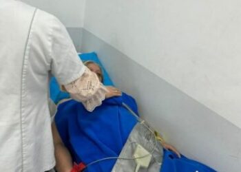 Bardhi i ‘mbyll gojën’ skeptikëve, nxjerr foton e nënës nga spitali