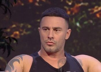 Nisin ngacmimet e para. Roberti-Ditea Berishës: A do të flesh me mua!