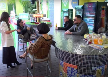 VIDEO/ “Ti do të provokosh e të hedhësh kunja”, Juli përplaset me Françeskan