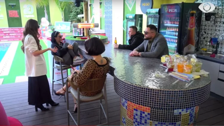 VIDEO/ “Ti do të provokosh e të hedhësh kunja”, Juli përplaset me Françeskan