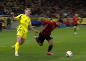 VIDEO – Arbitri i mohon penalltinë Armando Brojës