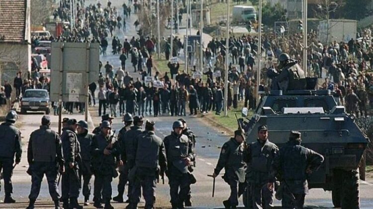 Kurti përkujton demonstratat për liri 35 vite më parë në Kosovë