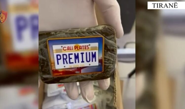 EMRAT/Trafik droge me postë nga SHBA në Shqipëri, në pranga 2 persona