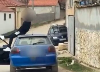 Skena ‘Fast&Furious’ në Korçë, 20-vjeçari i lë timonin pasagjerit