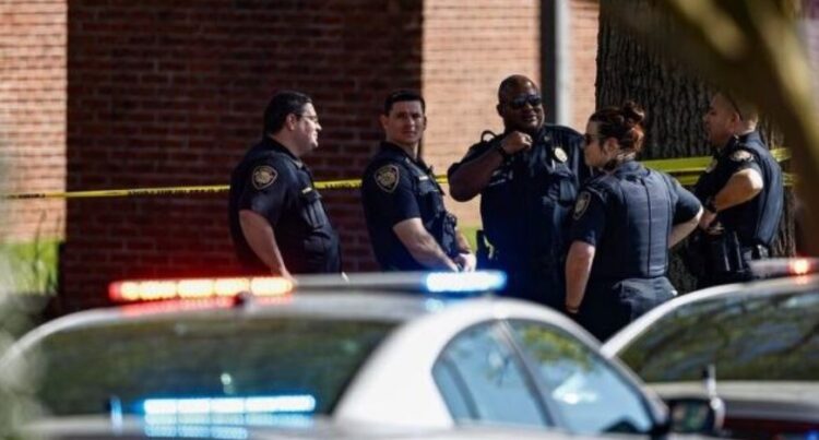 Të shtëna me armë zjarri, një i vdekur dhe 5 të plagosur