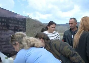 16 vite nga tragjedia e Gërdecit, familjarët bëjnë homazhe